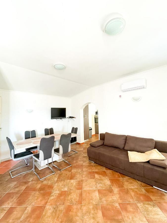 Beautiful Secluded Area Near Novalja Vacation House With Pool And Sea View Villa Lara المظهر الخارجي الصورة